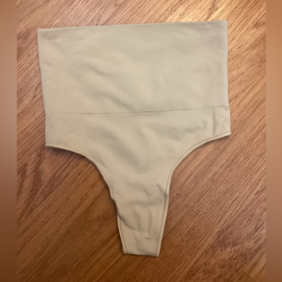 SKIMS Thong Shapewear Panty, size Large/X-Large - Picture 1 of 3
